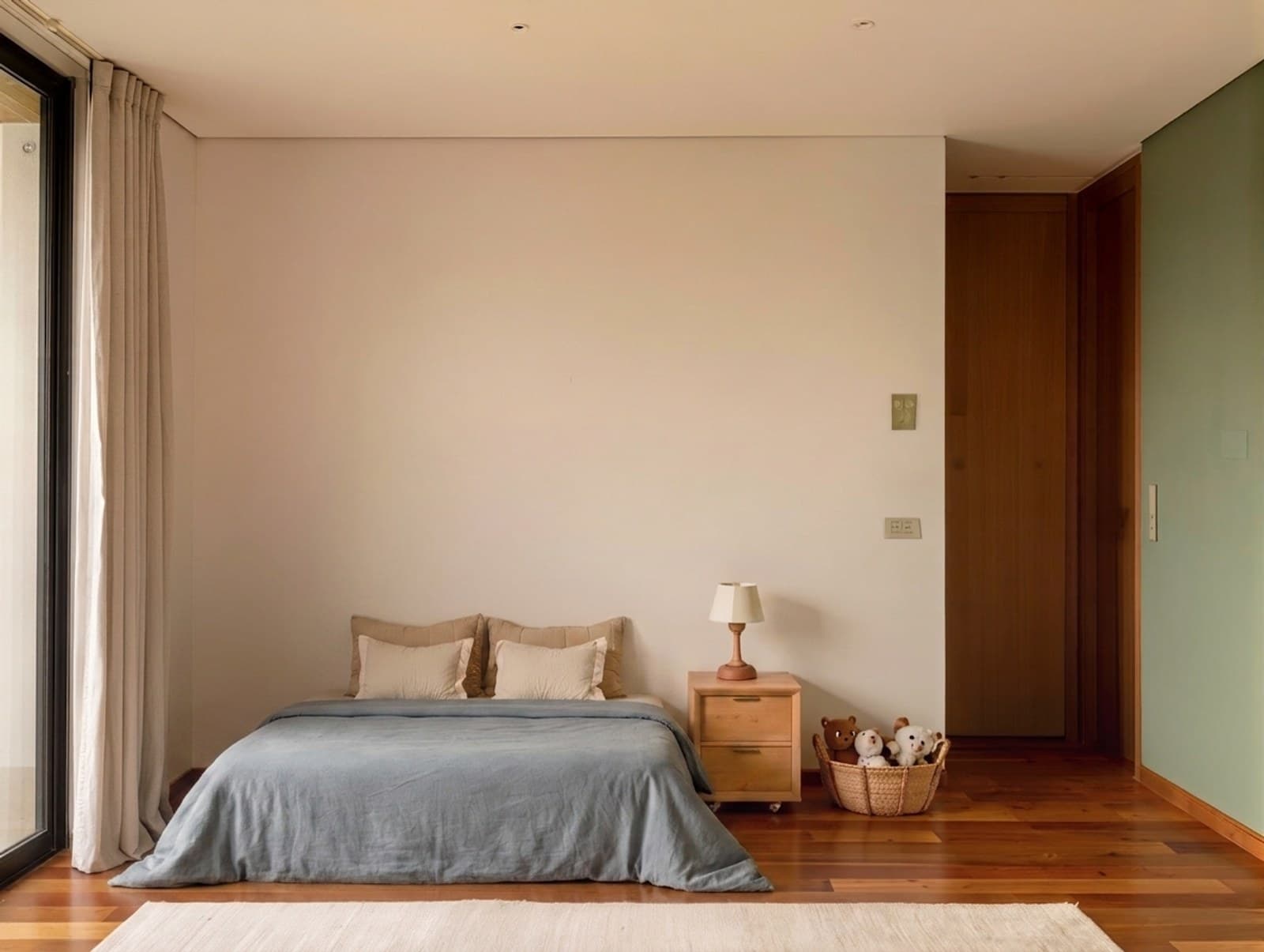 la pared del cuarto antes, vacía